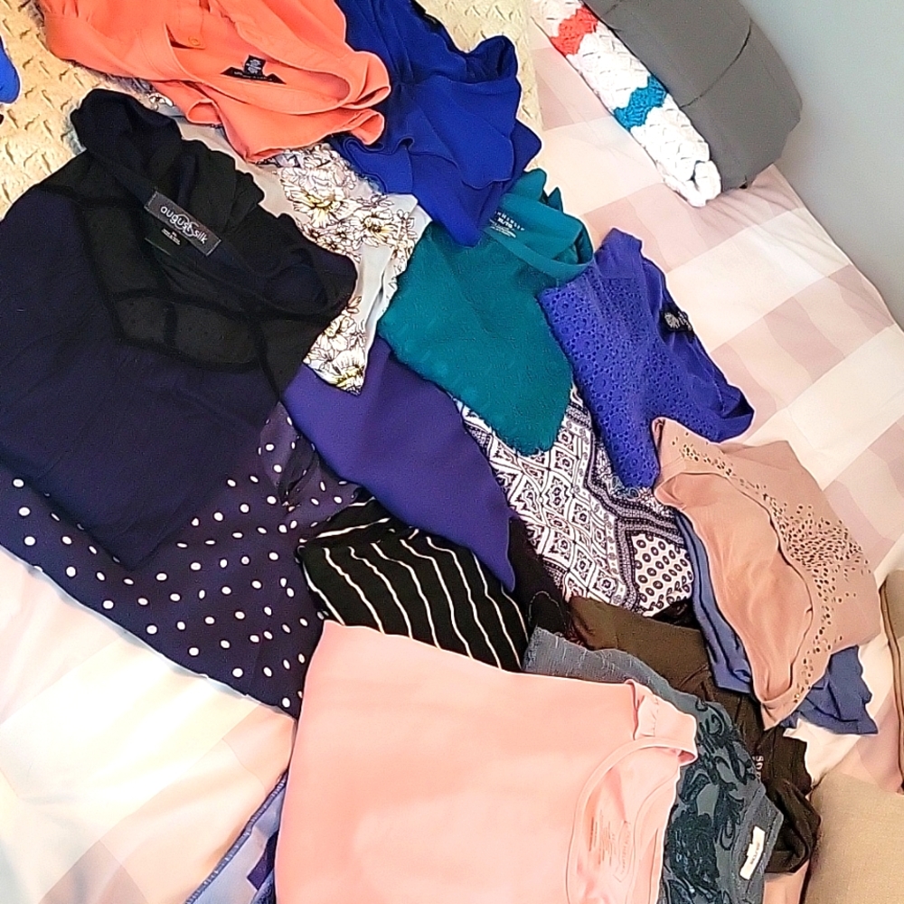 Lot of woman's xl shirts. 16 tops